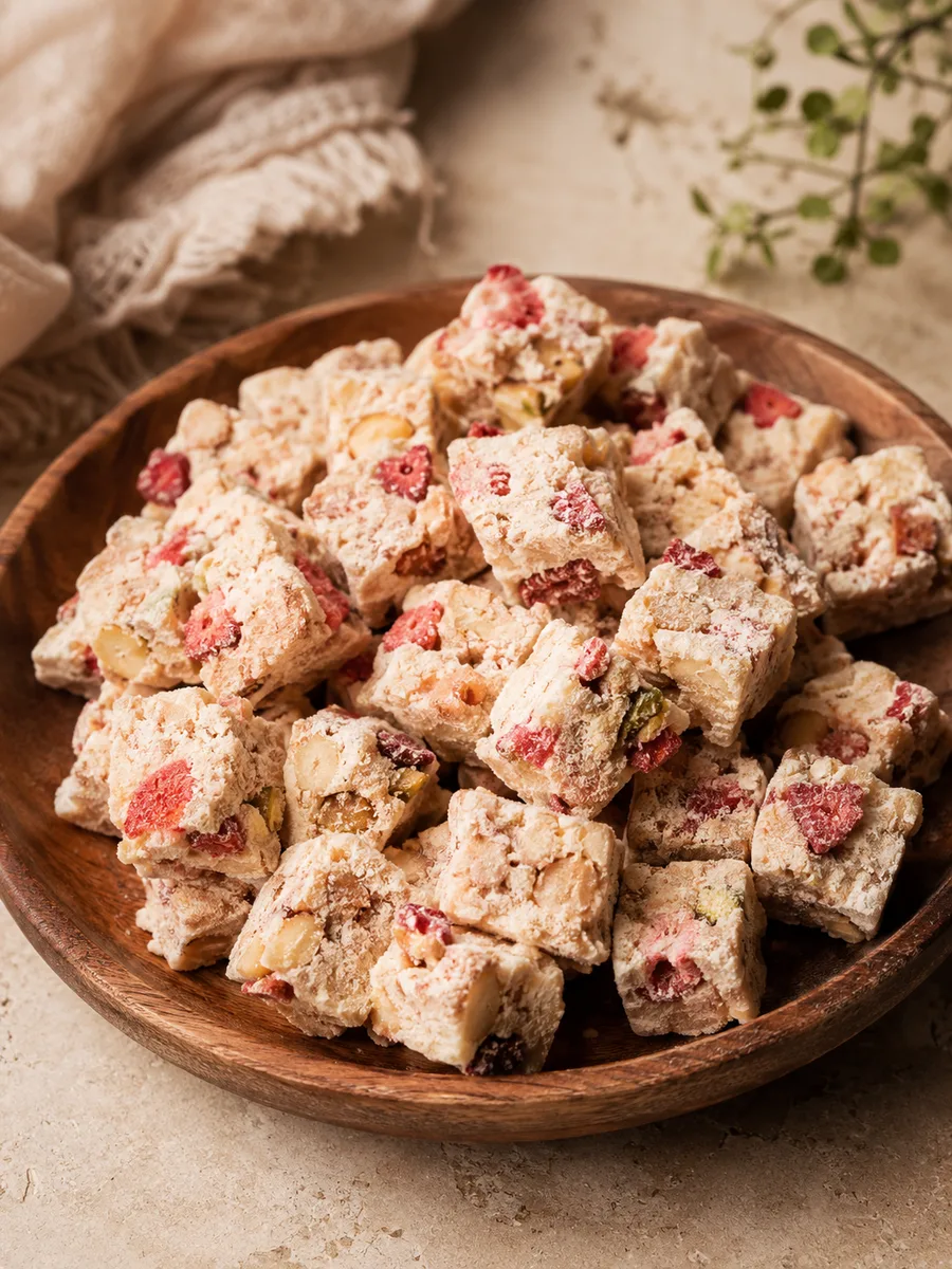 Freeze Dried Strawberry Snowflake Crisp